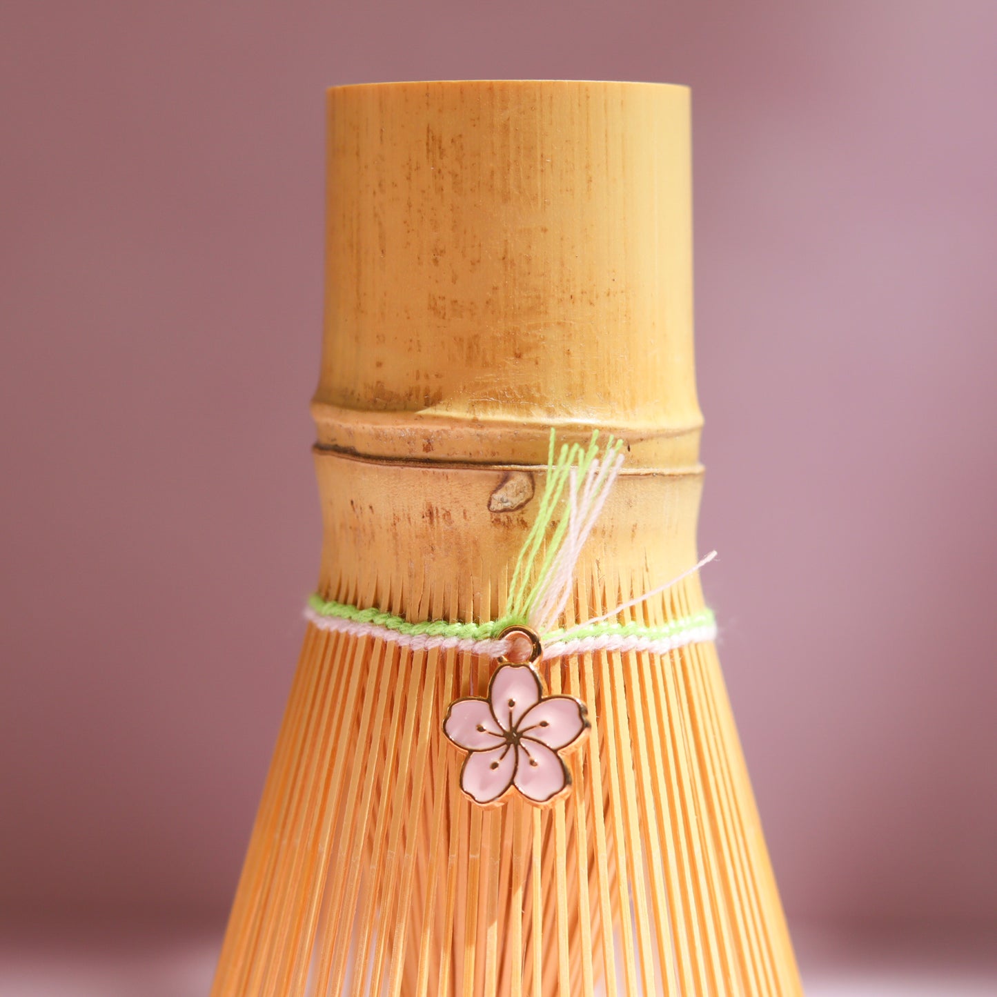 Chasen sakura ( batidor de bambú )