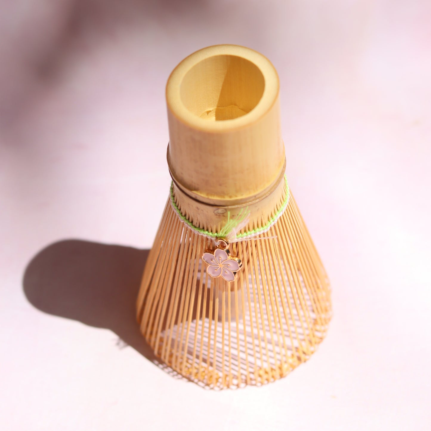 Chasen sakura ( batidor de bambú )